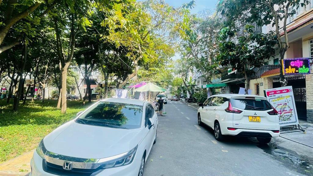 Kẹt tiền cần bán gấp căn nhà phố kdc trung sơn, đối diện cv dt 100m2 giá chỉ 15.8 tỷ,  0931 017 ***