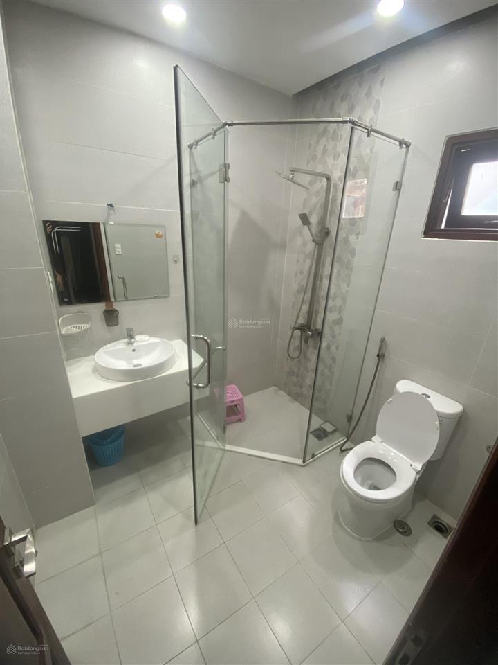 Cho thuê nhà mới đẹp kdc 6b, hầm 3 lầu, đường lớn, gần sông giá 20tr/th, e dung 0931 017 ***