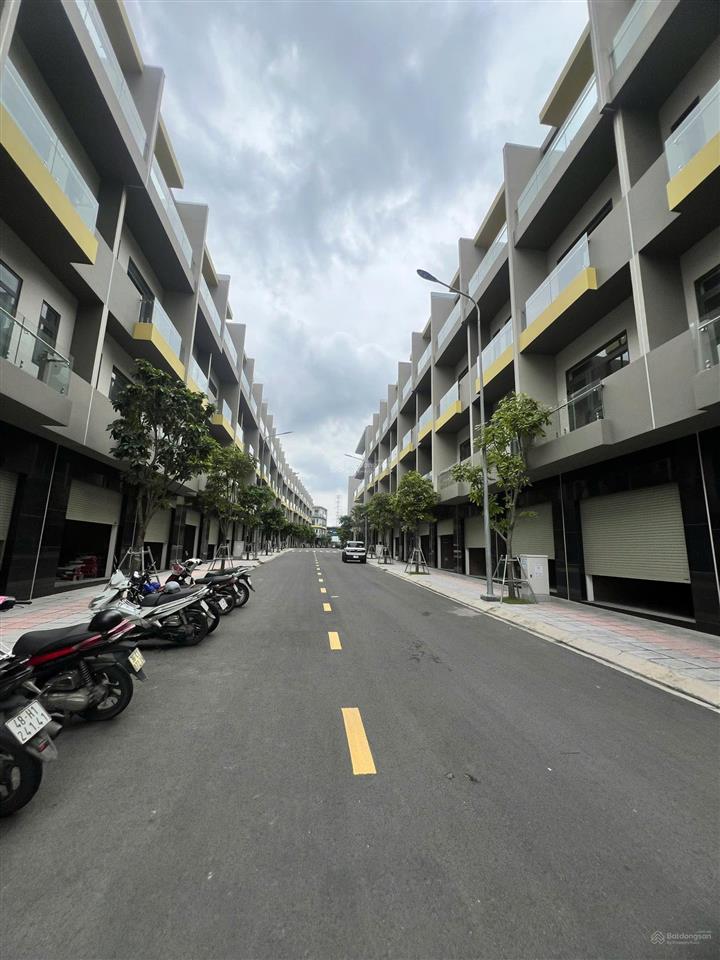 Shophouse bcons uni valley 4 tầng, sổ hồng sẵn, 7,2 tỷ hoàn thiện nội thất, 0903 066 ***