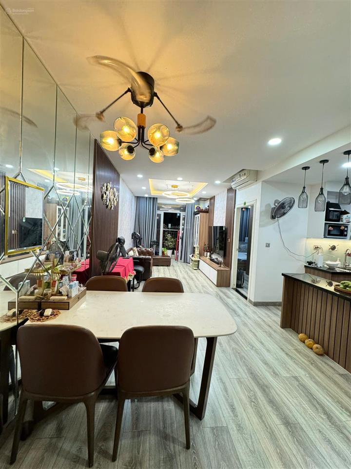 Chính chủ cần bán gấp căn hộ luxgarden quận 7 dt 77m2 2pn 2wc, giá 3,420 tỷ nội thất đầy đủ cao cấp