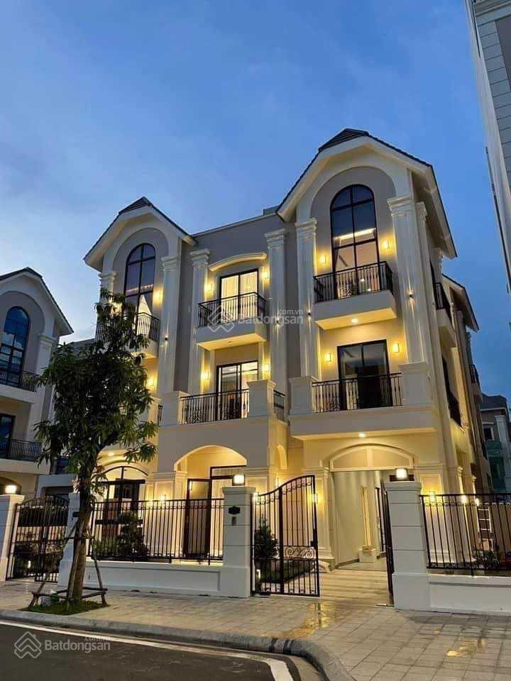 Biệt thự đang cắt lỗ ngộp ngân hàng dt 200m2 giá 27 tỷ  093844923 thành