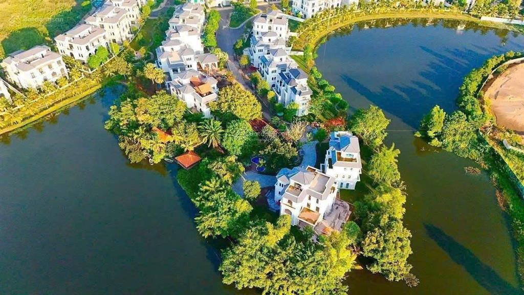 Cần bán biệt thự đơn lập dt 321 m2 giá 40 tỷ bao hết chi phí vinhomes grand park q9  0938 449 ***