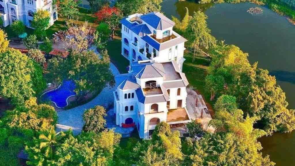 Cần bán biệt thự đơn lập dt 321 m2 giá 40 tỷ bao hết chi phí vinhomes grand park q9  0938 449 ***