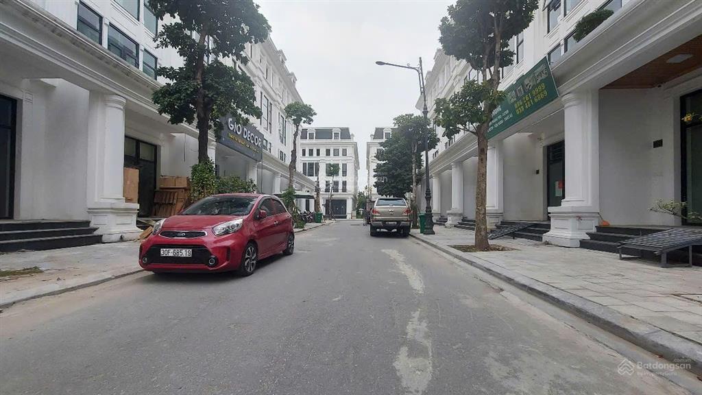 Bán căn liền kề kđt louis hoàng mai. dt 105m2. xây thô 5 tầng. đường rộng 14m. vỉa hè rộng