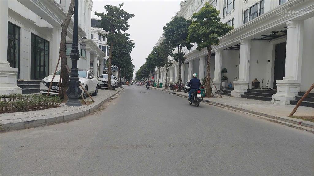 Bán căn liền kề kđt louis hoàng mai. dt 105m2. xây thô 5 tầng. đường rộng 14m. vỉa hè rộng