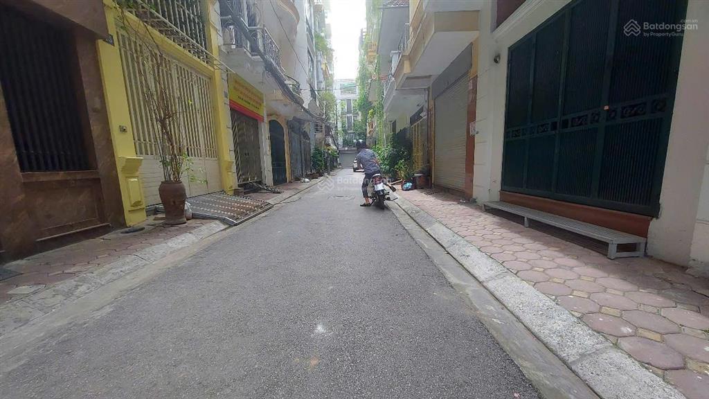 Bán nhà ngay khu văn cao hoàng hoa thám. dt 105m2. mt 8m. xây 5 tầng. ô tô tránh nhau