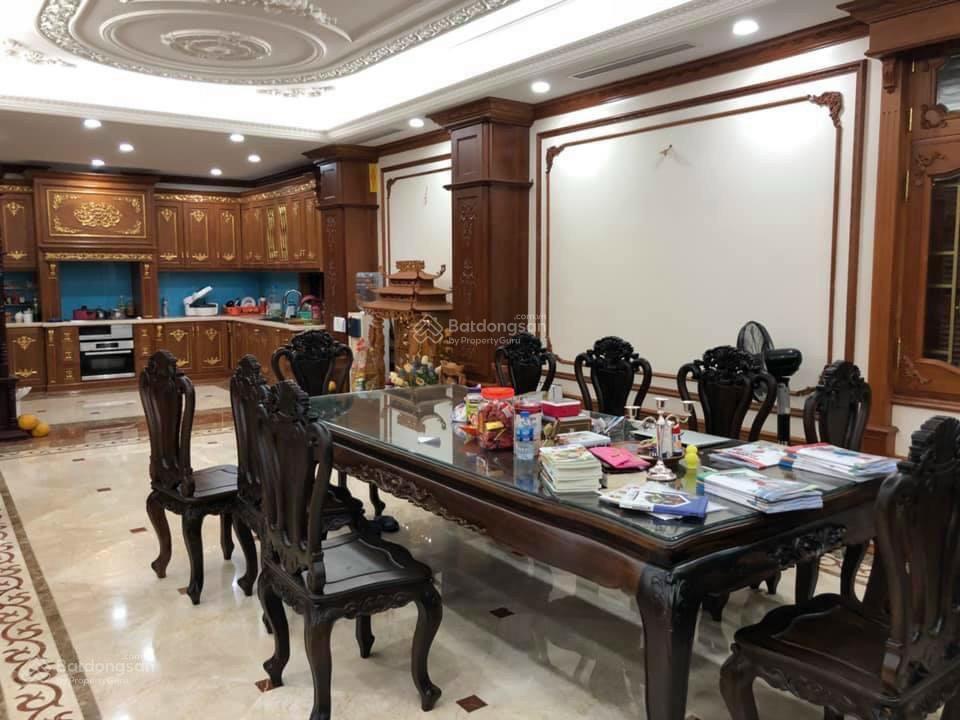 Biệt thự vip kđt yên hòa  lão thành cách mạng. lô góc  nhà đẹp  thang máy  có hầm