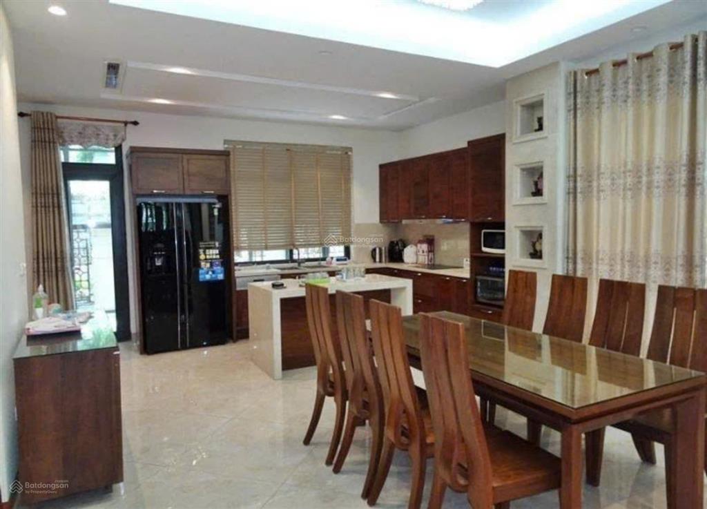 Biệt thự vip kđt yên hòa  lão thành cách mạng. lô góc  nhà đẹp  thang máy  có hầm