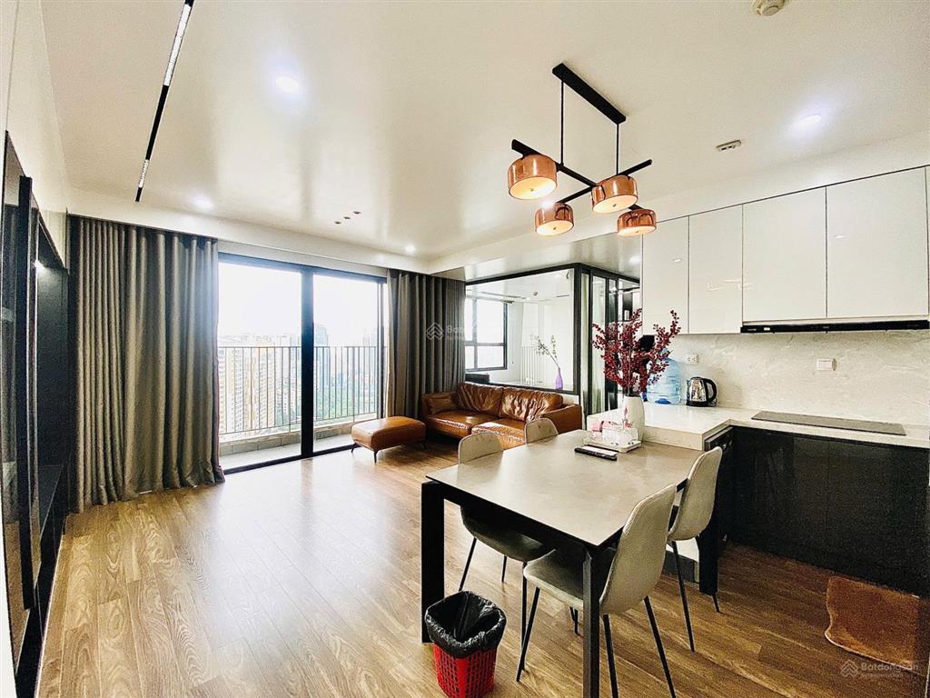 Bán căn hộ dcapital trần duy hưng , 3pn view hồ , sẵn sổ , ở ngay