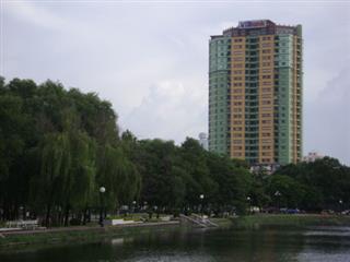 Bán căn hộ tòa nhà 71 nguyễn chí thanh, 123 m2, 3pn, 2 phụ, nhà đẹp, view hồ ngọc khánh, giá 8,6 tỷ