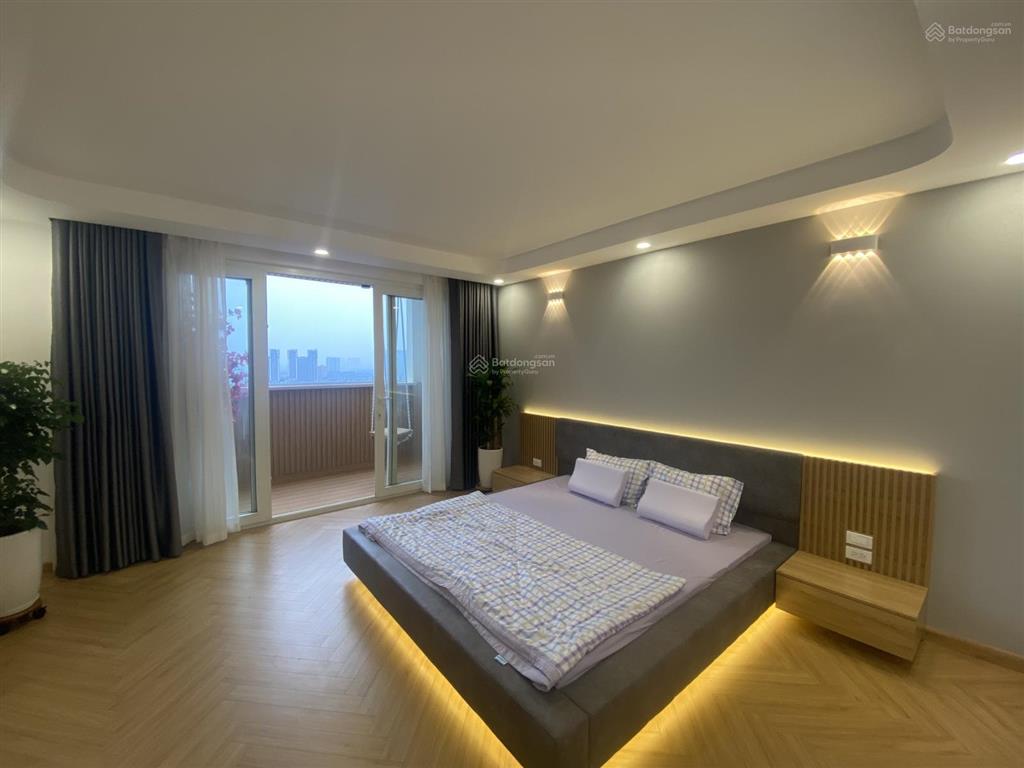 Bán căn hộ tòa nhà 102 thái thịnh, 115 m2, 3 pn, 2 phụ, nội thất, căn góc, hướng đn, giá 11,5 tỷ