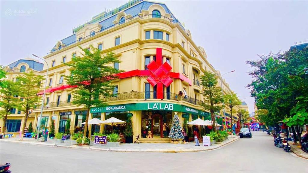 Chính chủ bán căn mặt phố đi bộ hướng đông nam thoáng mát giá hợp lý