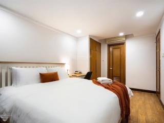 Cho thuê deplex căn góc 2 mt saigon pavillon nhìn trung tâm thành phố 4pn, full nt 43 triệu/tháng