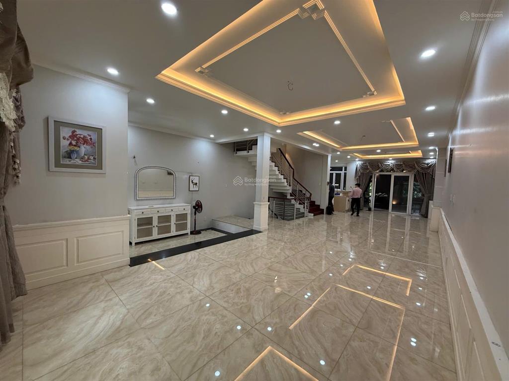 Cho thuê villa saigon pearl để ở hoặc làm văn phòng, giá 85 triệu/tháng, đang trống vào ngay