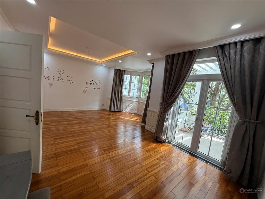 Cho thuê villa saigon pearl để ở hoặc làm văn phòng, giá 85 triệu/tháng, đang trống vào ngay