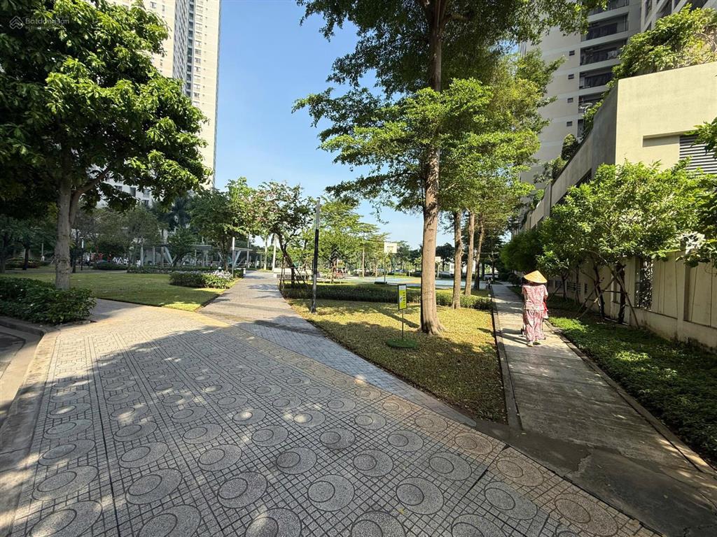 Cho thuê shop masteri thảo điền đối diện vincom tàu điện công viên nội khu 150m2