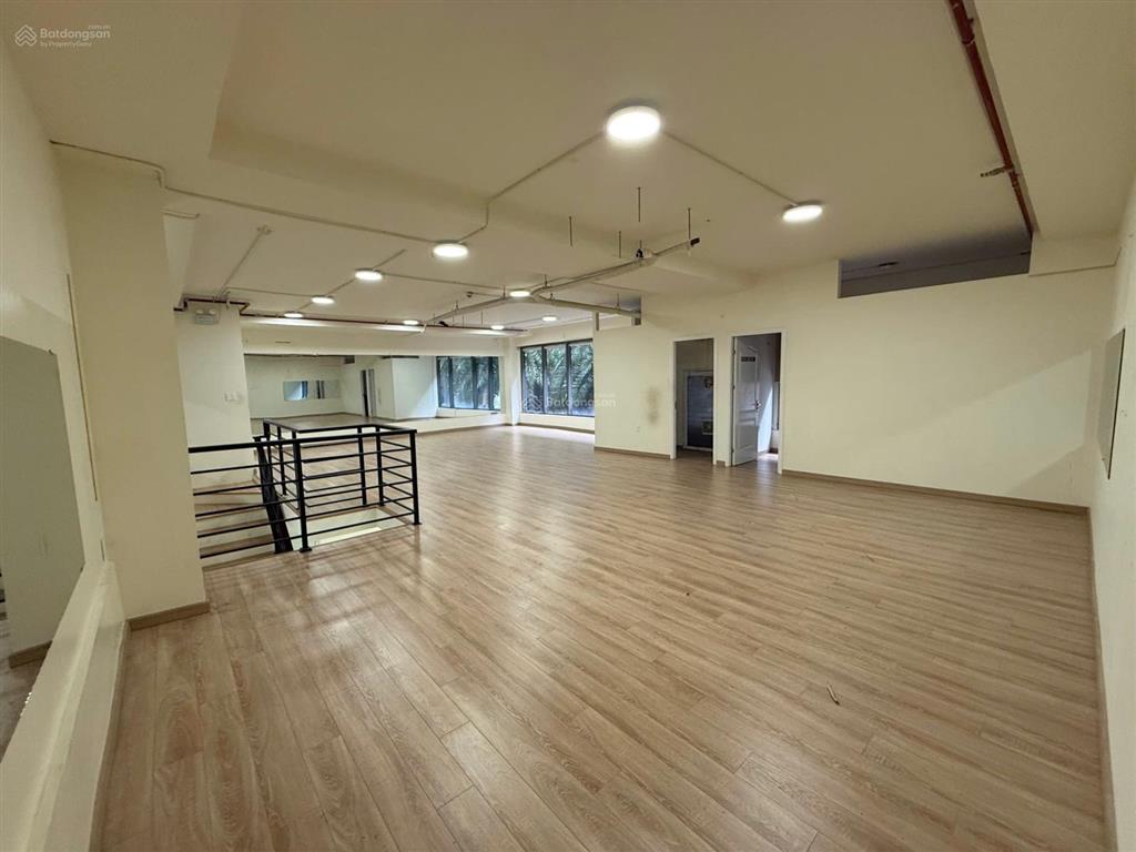 Cho thuê shop masteri thảo điền đối diện vincom tàu điện công viên nội khu 150m2