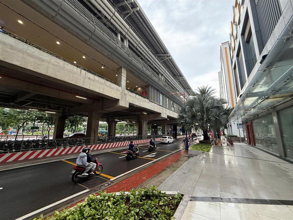 Cho thuê shop masteri thảo điền đối diện vincom tàu điện công viên nội khu 150m2