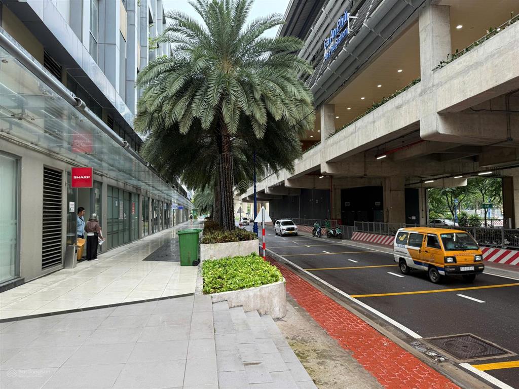 Cho thuê shop masteri thảo điền đối diện vincom tàu điện công viên nội khu 150m2