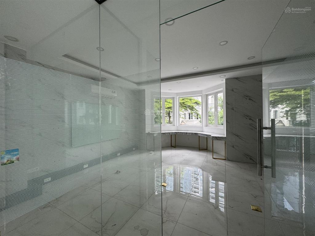 Cho thuê mới tòa nhà văn phòng saigon pearl 750m2 120 triệu / tháng ưu đãi trong tháng 11.2025