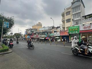 Cần bán gấp mặt tiền trần bình trọng. diện tích công nhận 130 m2. xây dựng mới hầm lửng bốn lầu st