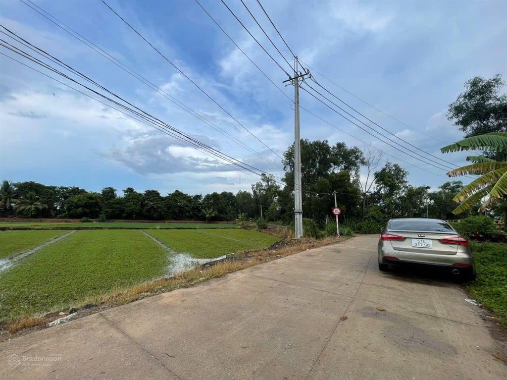Bán lô đất mặt kênh đường xe hơi xã nhị bình, huyện hóc môn, dt 1626m2