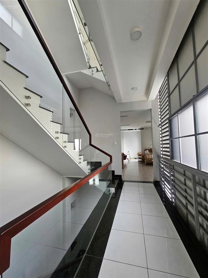 Chính chủ bán nhà mt lũy bán bích, 5 tầng, 145m2, chỉ hơn 25 tỷ tl, kinh doanh sầm uất.