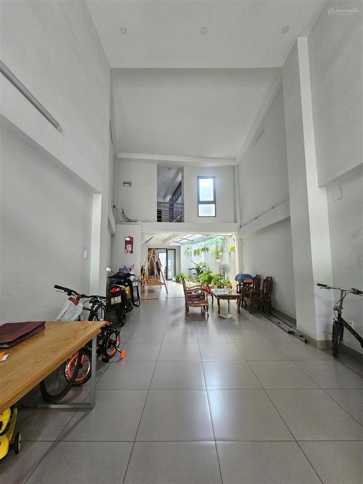 Chính chủ bán nhà mt lũy bán bích, 5 tầng, 145m2, chỉ hơn 25 tỷ tl, kinh doanh sầm uất.
