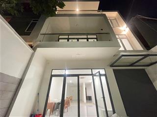 Bán biệt thự tại nguyễn chí thanh, quận 10, yên tĩnh, 3 tầng, thang máy, 9mx20m, 7 phòng, 6wc 33 ty