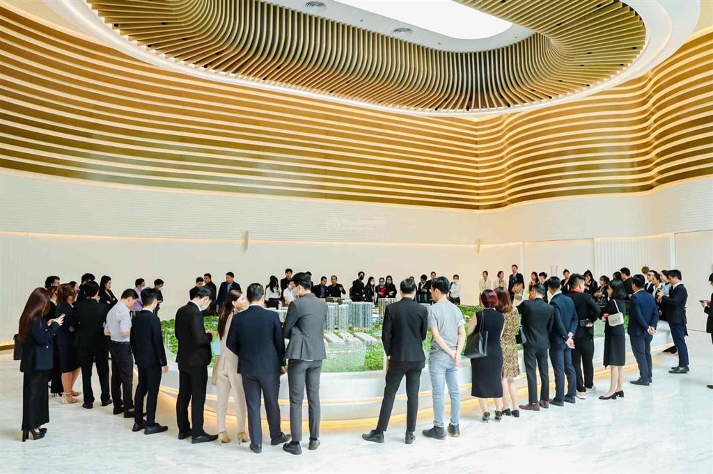 Cần bán gấp căn góc 5 tầng, mt đường đỗ xuân hợp, có hđ thuê 5 năm, giá 73 tỷ 2, tt quận 2