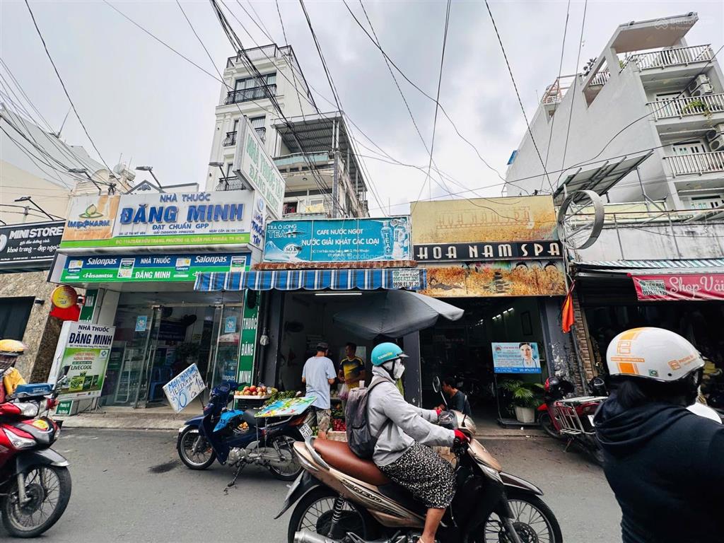 Mặt tiền đường phường 10  phú nhuận 6.3x38m 220m2 được xây hầm 6 lầu