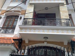 Cc bán căn biệt thự vip lk q1 dt 8 x 15 vuông vức gara, sân cổng, nt thất gỗ giá 36,8 tỷ 0901 369 ***