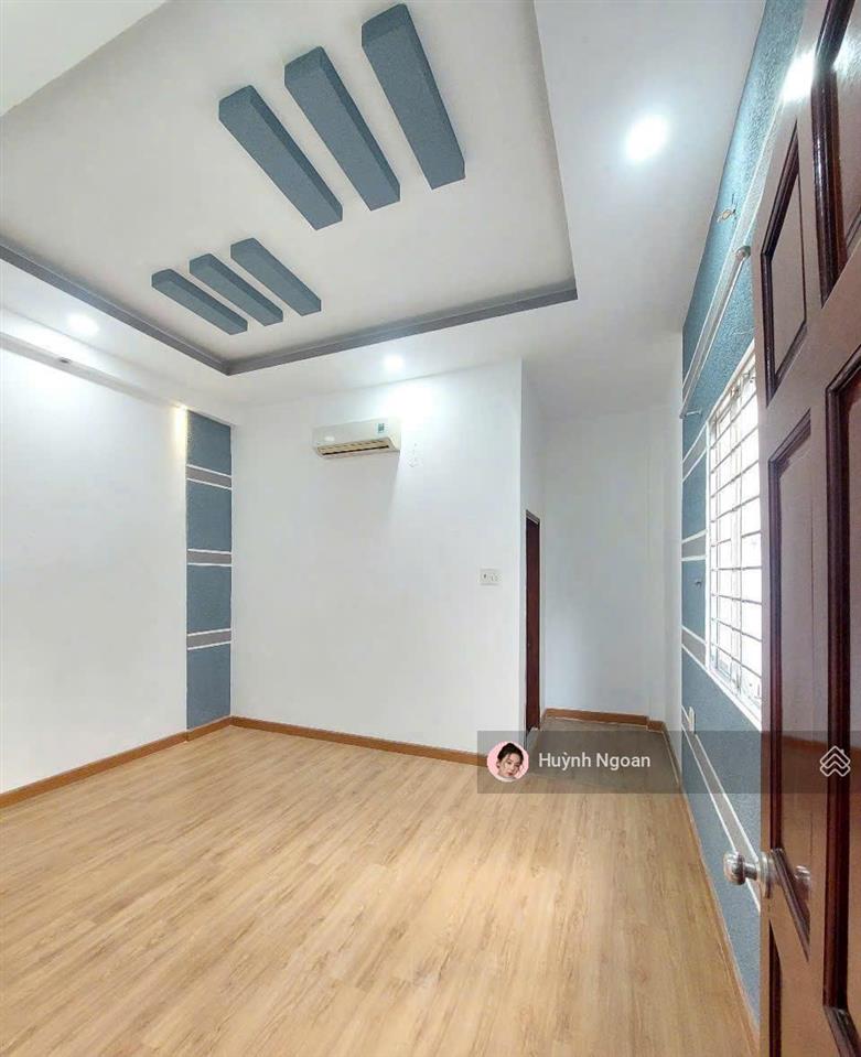 Bán nhà căn góc đường huỳnh thị đồng nhà bè hẻm xe hơi (1979 cũ) dt 59m2 giá 6tỷ200.  0909 519 ***