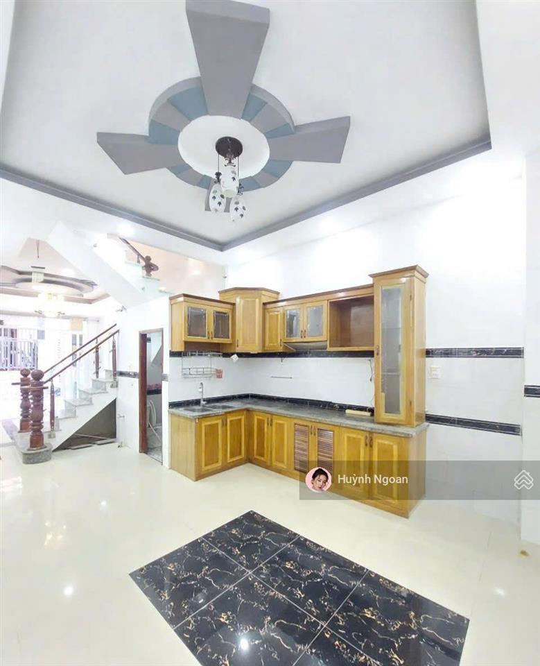 Bán nhà căn góc đường huỳnh thị đồng nhà bè hẻm xe hơi (1979 cũ) dt 59m2 giá 6tỷ200.  0909 519 ***