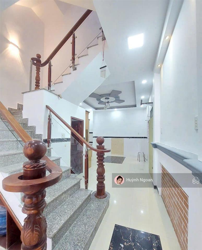 Bán nhà căn góc đường huỳnh thị đồng nhà bè hẻm xe hơi (1979 cũ) dt 59m2 giá 6tỷ200.  0909 519 ***