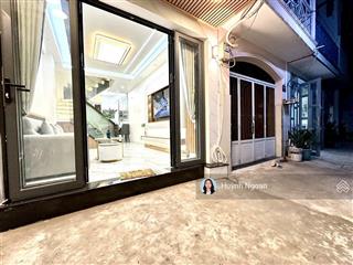 Bán nhà đẹp quận 7cách quận4 chỉ cây cầu, hẻm cao ráo,cách xe hơi 100m giá 4tỷ200. 0909 519 ***