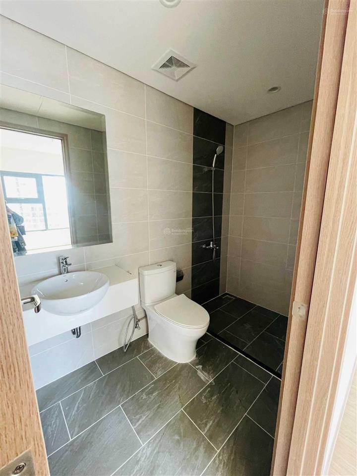 Giỏ cực tốt origami 2pn, 2.95 tỷ có sổ, view nội khu thoáng mát , trực diện hồ bơi