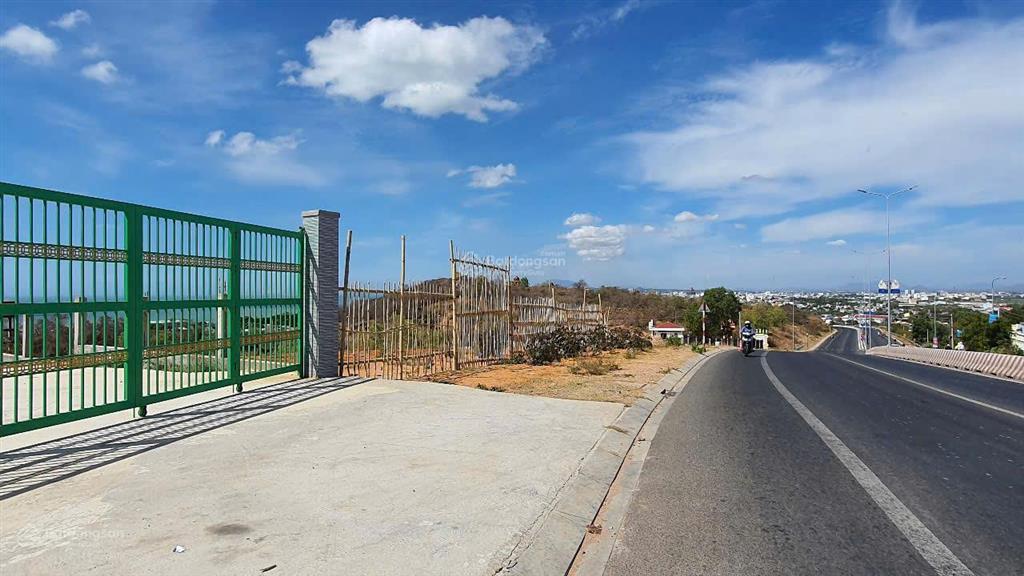 Sang tên 567m2 cln mặt tiền nguyễn thông, đối diện summer land, view trọn vịnh biển mũi né, 11tr/m2