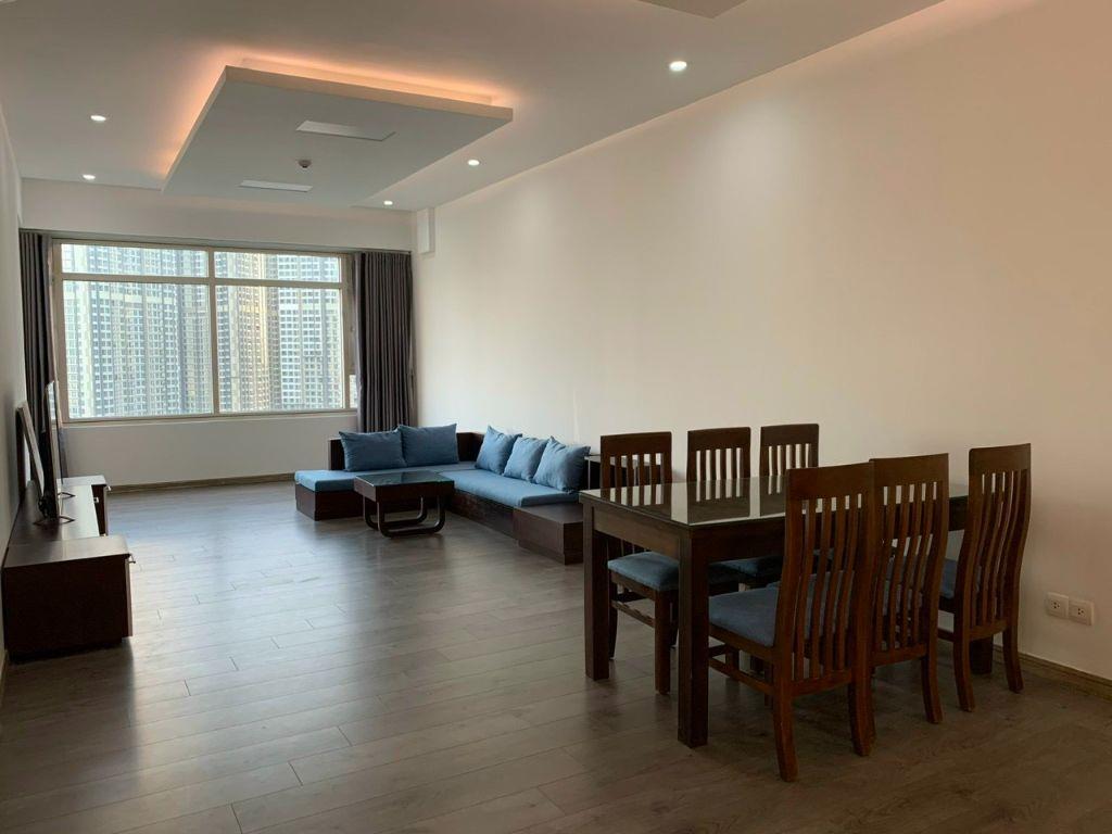 Cho thuê 2 phòng ngủ, lầu cao view sông tuyệt đẹp, nội thất cao cấp giá 20 triệu/tháng