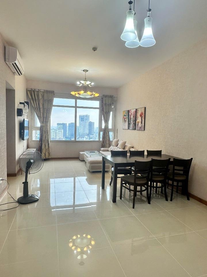 Cho thuê 2 phòng ngủ, lầu cao view sông tuyệt đẹp, nội thất cao cấp giá 20 triệu/tháng