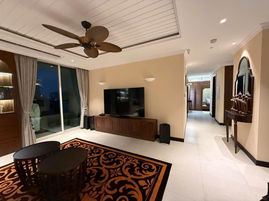 Bán căn hộ 3 phòng ngủ, thiết kế tinh tế, nội thất cao cấp mới hoàn toàn giá 19 tỷ/căn