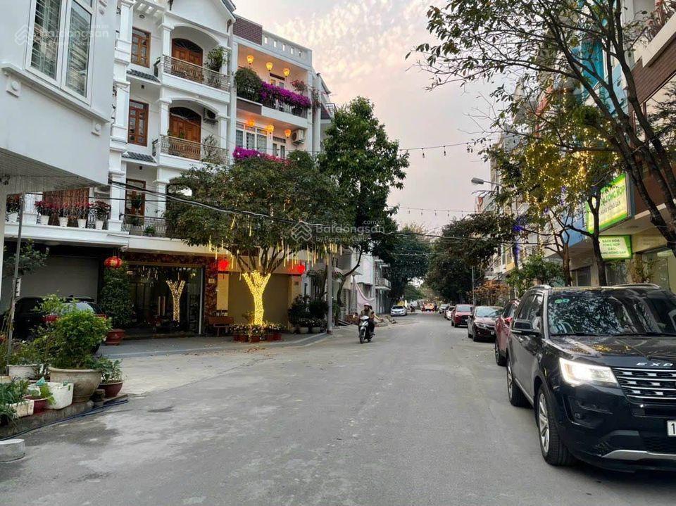 Bán nhà đường hồ biểu chánh ,quận phú nhuận,dt 9,5x21m