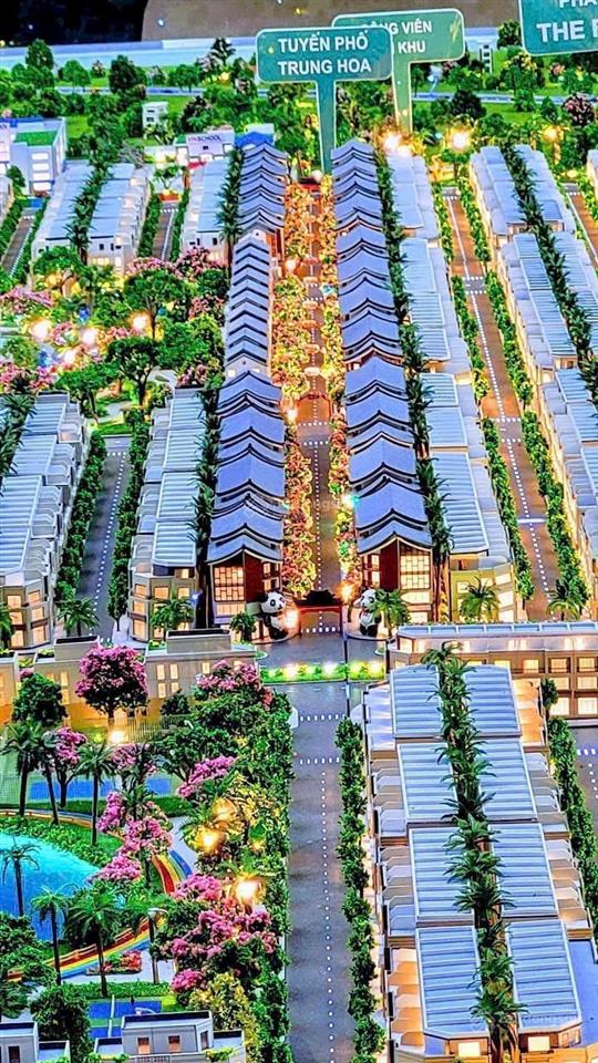 Bán nhà phố mt phố trung hoa  vinhomes green city, cách đường 3/2 chỉ 20m. chỉ 5.8 tỷ. dt 256m2