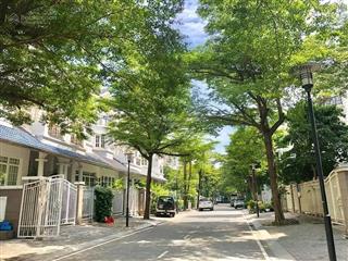 Chính chủ cần bán gấp căn biệt thự khu compound saigon pearl, dt 147m2 , full nội thất cao cấp.