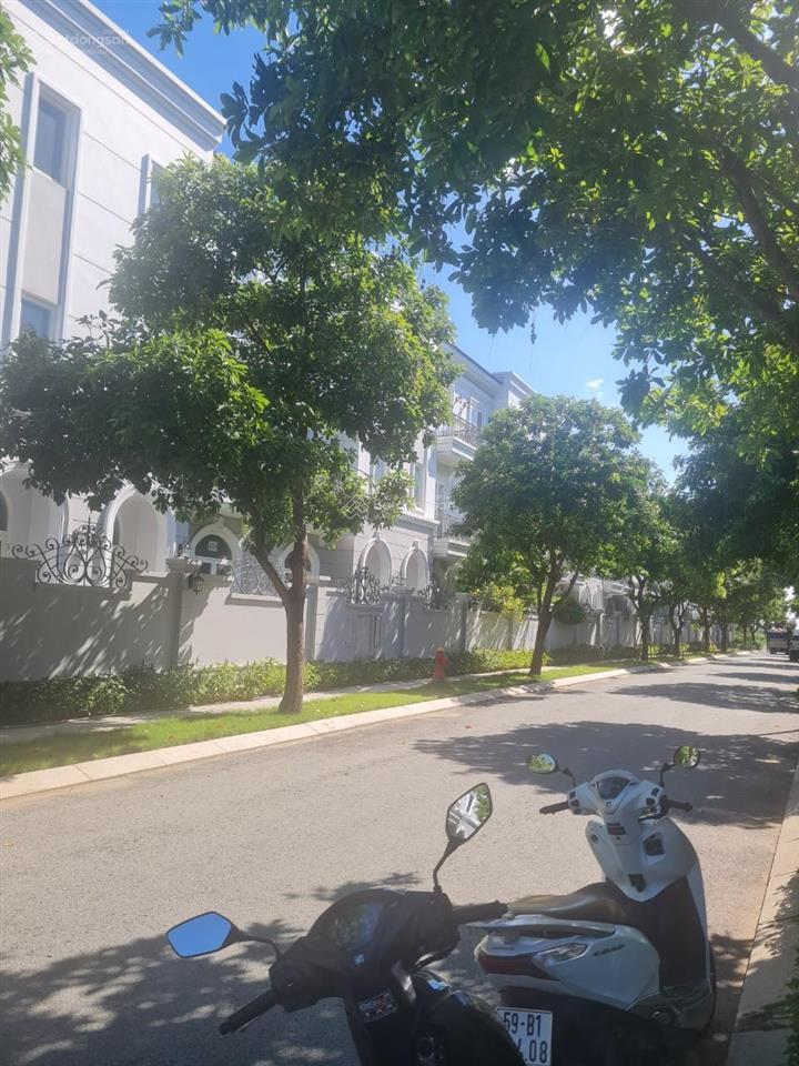 Biệt thự vườn khu compound phố đông. giá 11.5 tỷ.  0902 746 ***