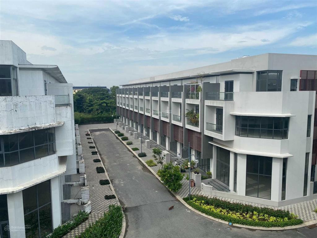 Nhà phố 4 tầng khu compound phố đông village. dt 5x20. đã có sổ, chỉ 10.7 tỷ  0902.746,319