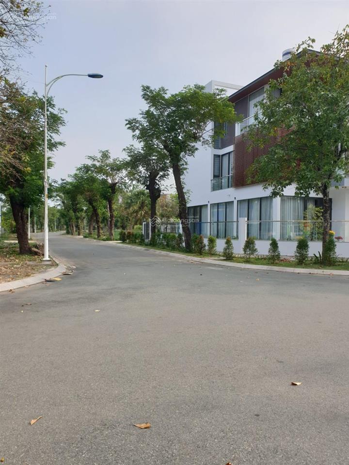 Lô góc 2 mt, ngay rạch. dt 14 x21, chỉ 39 tr/m2.  0902 746 ***