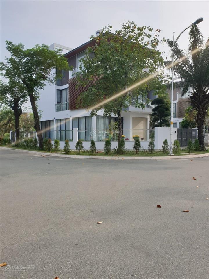 Lô góc 2 mt, ngay rạch. dt 14 x21, chỉ 39 tr/m2.  0902 746 ***