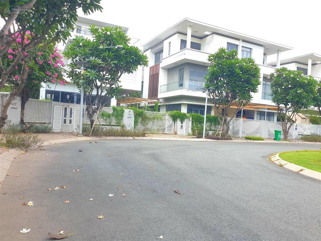 Biệt thự đơn lập. dt 351.3 m2, ngay công viên, chỉ 31.5 tỷ.  0902 746 ***