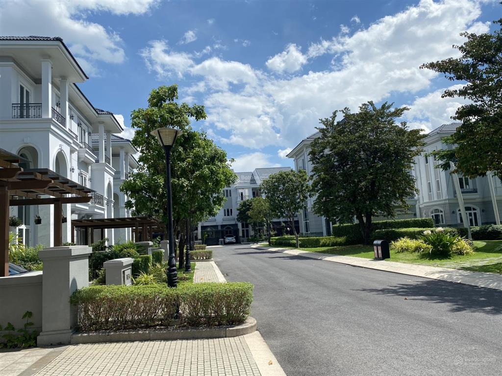 Căn 2 mt khu sol villas. vị trí cực đẹp. dt 342m2, chỉ 39 tỷ.  0902 746 ***